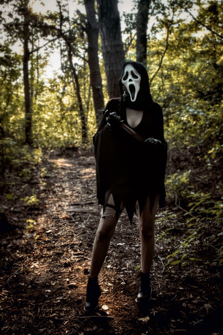 Female Ghost Face Cosplay